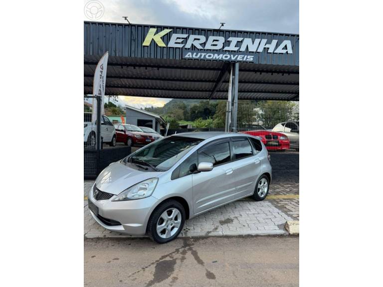 HONDA - FIT 1.4 LX 16V FLEX 4P MANUAL - 2009/2010 - PRATA - R$ 46.900,00