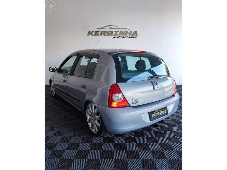 RENAULT - CLIO 1.0 CAMPUS 16V FLEX 4P MANUAL - 2008/2009 - PRATA - R$ 22.900,00