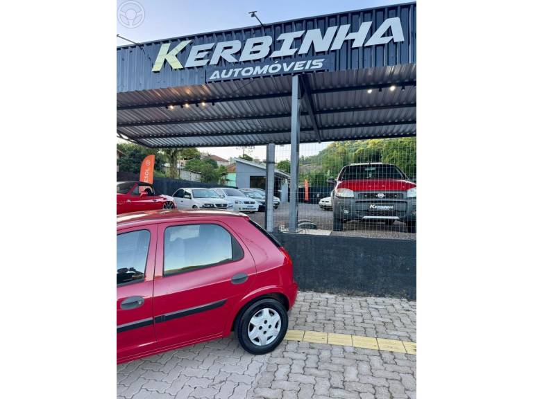 CHEVROLET - CELTA 1.0 MPFI SPIRIT 8V FLEX 4P MANUAL - 2005/2005 - VERMELHA - R$ 21.900,00