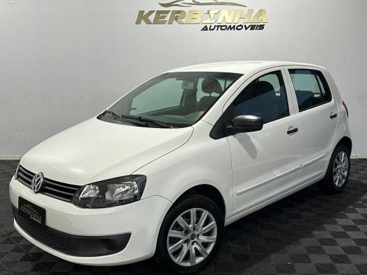 VOLKSWAGEN - FOX 1.0 MI TREND 8V FLEX 4P MANUAL - 2013/2014 - BRANCA - R$ 44.900,00