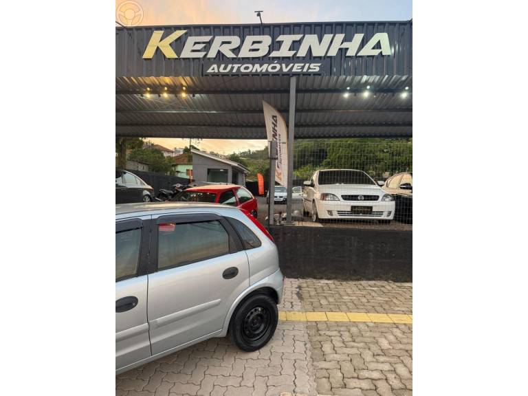 CHEVROLET - CORSA 1.0 MPFI JOY 8V FLEX 4P MANUAL - 2006/2006 - PRATA - R$ 25.900,00