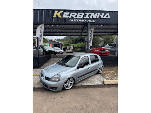 RENAULT - CLIO 1.0 16V FLEX 4P MANUAL - 2005/2006 - PRATA - R$ 21.900,00