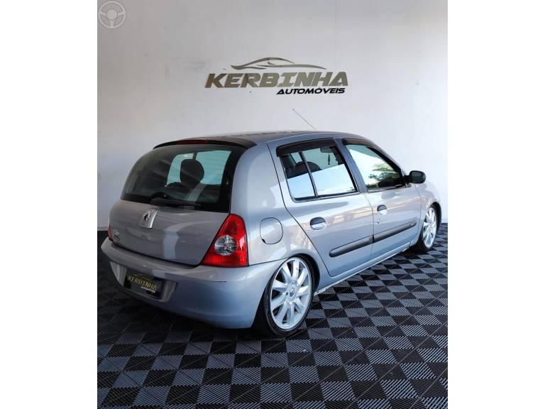 RENAULT - CLIO 1.0 CAMPUS 16V FLEX 4P MANUAL - 2008/2009 - PRATA - R$ 22.900,00