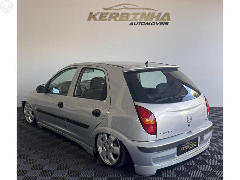 CHEVROLET - CELTA 1.4 MPFI SUPER 8V 4P MANUAL - 2005/2005 - PRATA - R$ 24.900,00