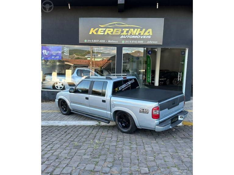 CHEVROLET - S10 2.4 MPFI EXECUTIVE 4X2 CD 8V FLEX 4P MANUAL - 2010/2011 - PRATA - R$ 67.900,00