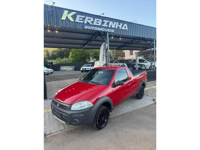 FIAT - STRADA 1.4 MPI HARD WORKING CS 8V FLEX 2P MANUAL - 2016/2017 - VERMELHA - R$ 56.900,00