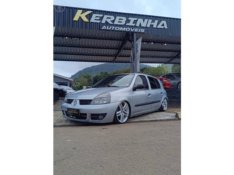 RENAULT - CLIO 1.0 16V FLEX 4P MANUAL - 2005/2006 - PRATA - R$ 21.900,00