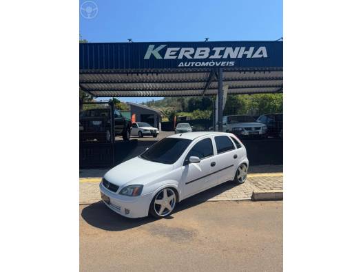 CHEVROLET - CORSA 1.0 MPFI 8V 4P MANUAL - 2003/2004 - BRANCA - R$ 28.900,00