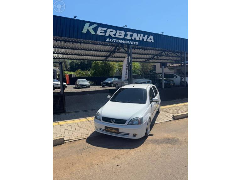 CHEVROLET - CORSA 1.0 MPFI 8V 4P MANUAL - 2003/2004 - BRANCA - R$ 28.900,00