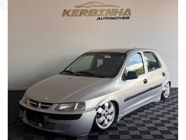 CHEVROLET - CELTA 1.4 MPFI SUPER 8V 4P MANUAL - 2005/2005 - PRATA - R$ 24.900,00
