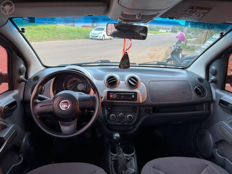 FIAT - UNO 1.3 WAY 8V FLEX 4P MANUAL - 2014/2014 - PRATA - R$ 36.900,00