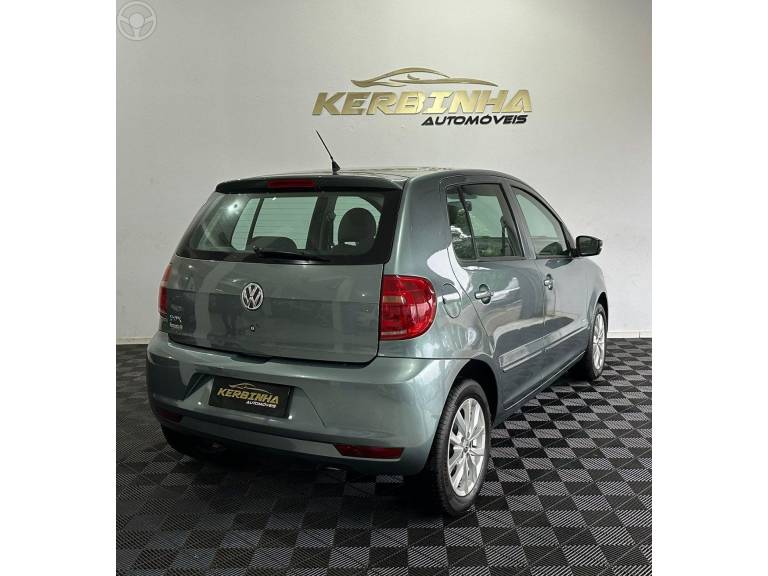 VOLKSWAGEN - FOX 1.0 ITREND 8V FLEX 4P MANUAL - 2010/2011 - CINZA - R$ 27.900,00