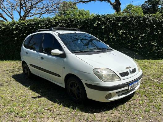 RENAULT - SCÉNIC 1.6 RXE 16V 4P MANUAL - 2001/2002 - BRANCA - R$ 10.900,00