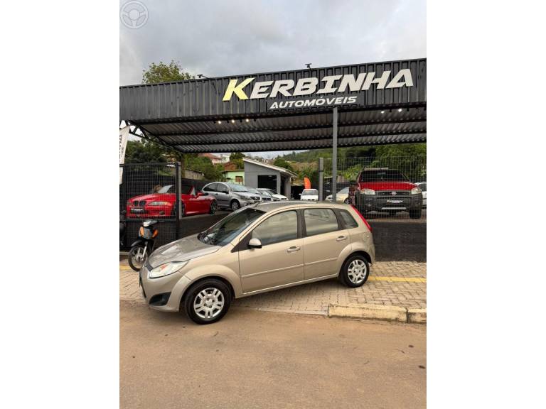FORD - FIESTA 1.6 MPI HATCH 8V FLEX 4P MANUAL - 2013/2013 - PRATA - R$ 36.900,00