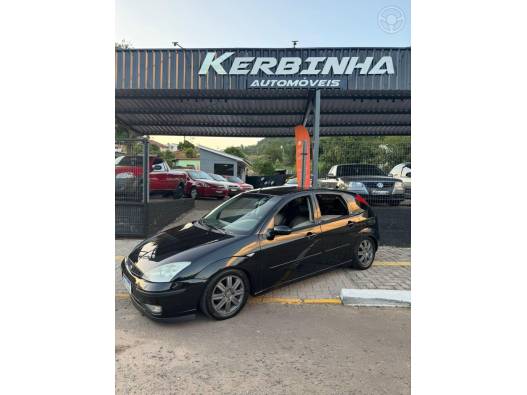 FORD - FOCUS 1.6 8V 4P MANUAL - 2004/2004 - PRETA - R$ 26.900,00