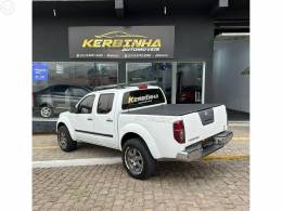 NISSAN - FRONTIER 2.5 LE 4X4 CD TURBO ELETRONIC DIESEL 4P MANUAL - 2013/2014 - BRANCA - R$ 109.900,00